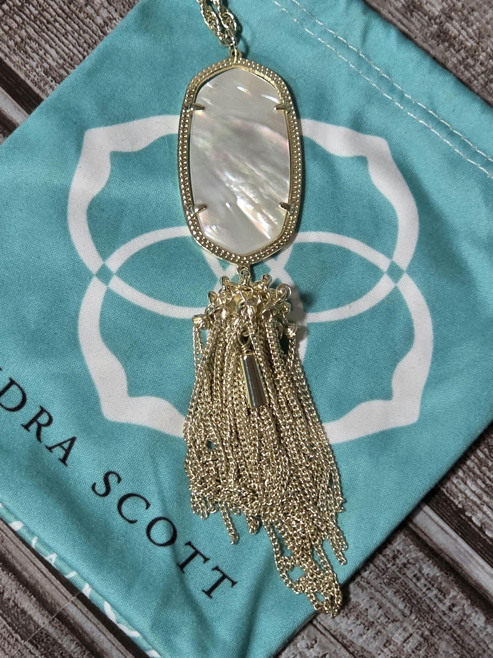 Kendra Scott Gold Rayne Necklace With Mother-of-Pearl Pendant - White/Gold - Picture 2 of 7